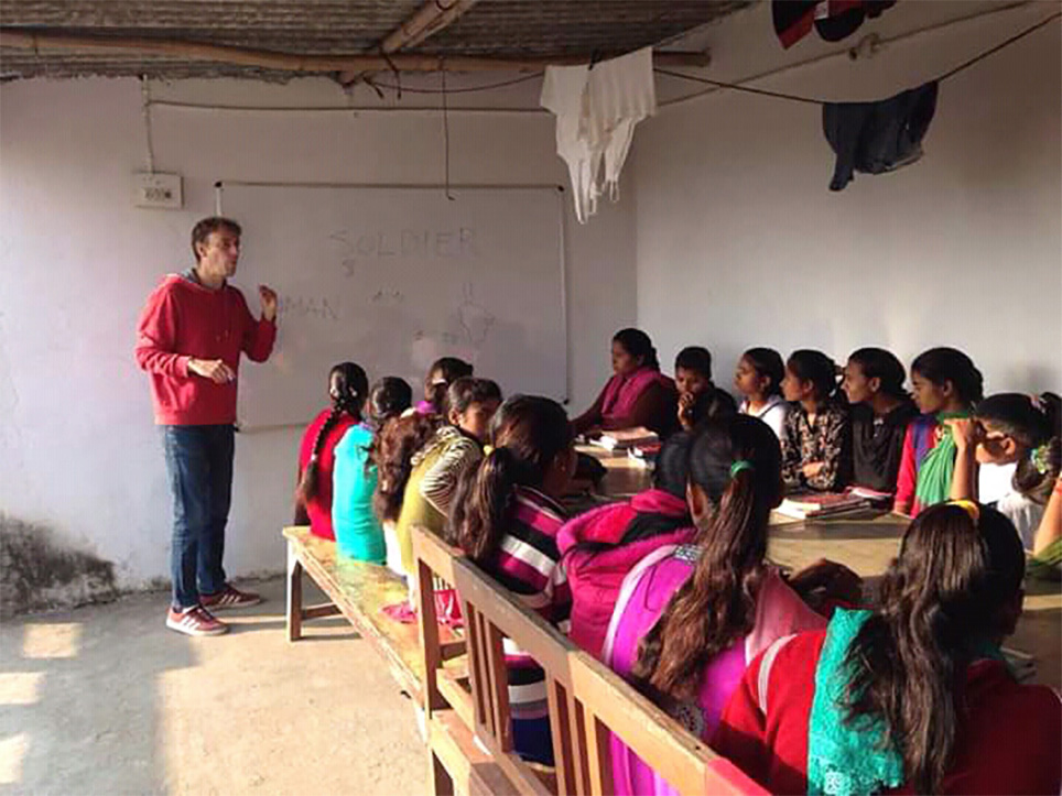Mauro Di Pancrazio: Bodhgaya, India - Lezione di Educazione Finanziaria